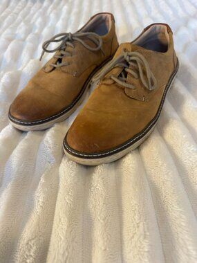 Johnston & Murphy Tan Nubuck Derby — Casual Dress Shoe